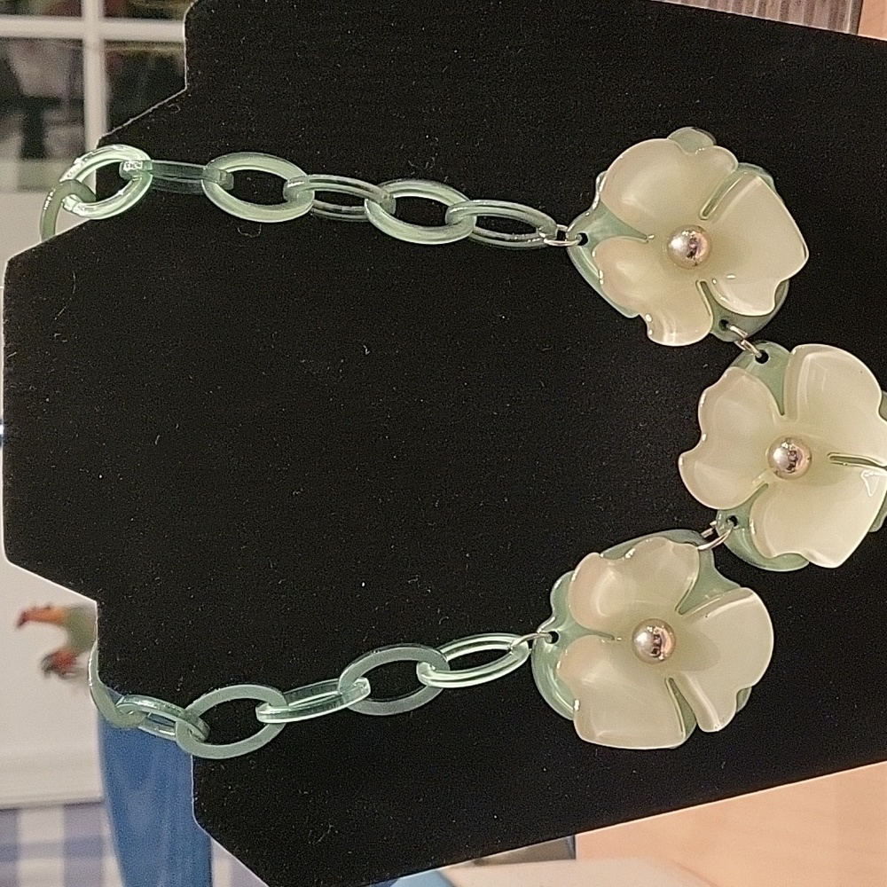 Green flower necklace